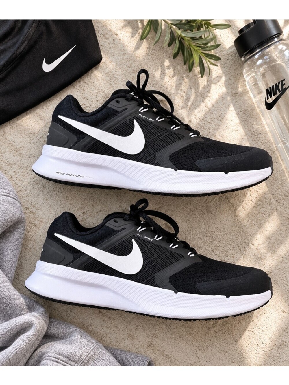Nike  Run Swift 3 Sneakers - size 8 Wide